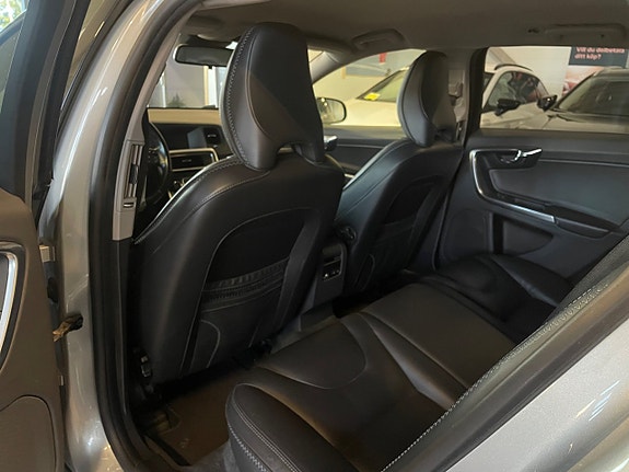 Volvo V60 15 of 28