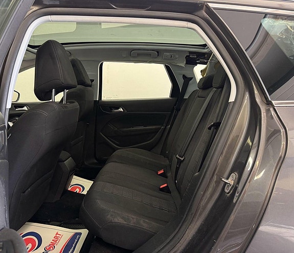 Peugeot 308 SW 22 of 23