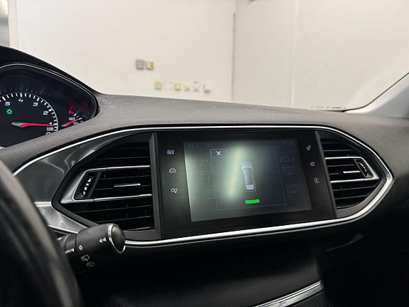 Peugeot 308 SW 12 of 23