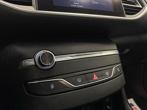 Peugeot 308 SW 16 of 23