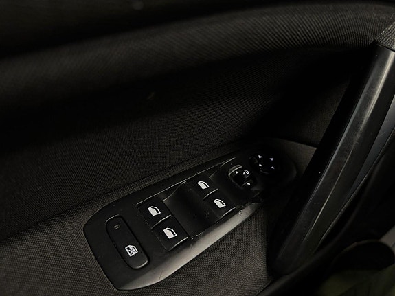 Peugeot 308 SW 17 of 23
