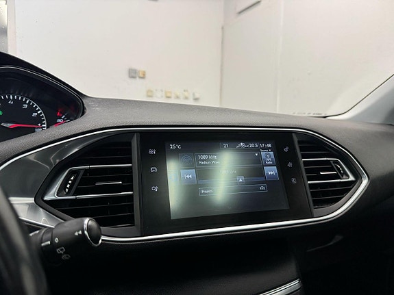 Peugeot 308 SW 11 of 23
