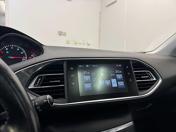 Peugeot 308 SW 10 of 23