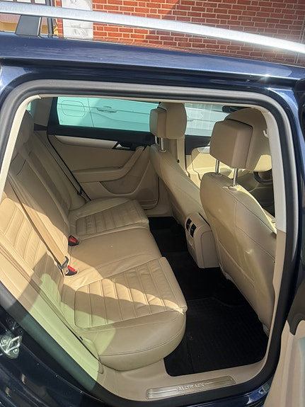 Volkswagen Passat Alltrack 4 of 7