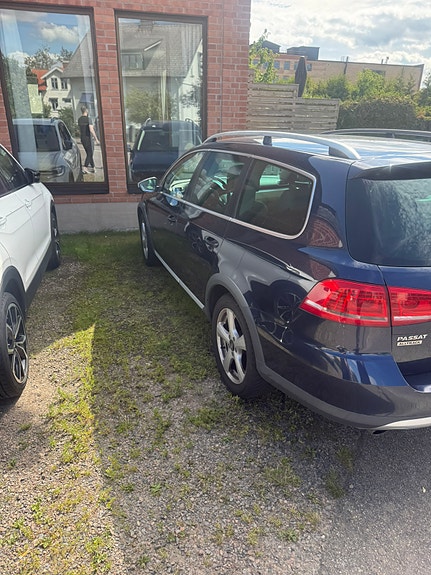 Volkswagen Passat Alltrack 5 of 7