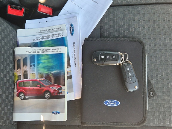Ford Transit Connect 14 of 22
