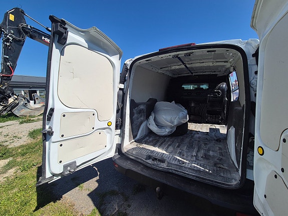 Ford Transit Connect 21 of 22