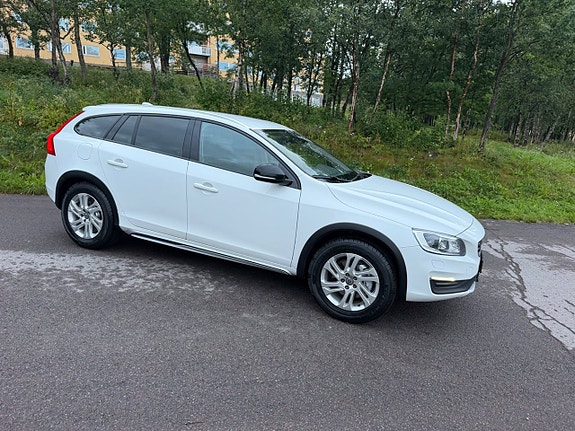 Volvo V60 Cross Country 4 of 19