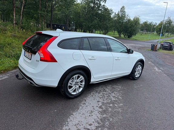 Volvo V60 Cross Country 7 of 19