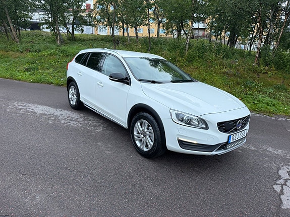 Volvo V60 Cross Country 2 of 19