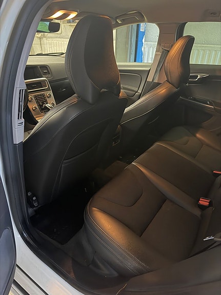 Volvo V60 Cross Country 16 of 19