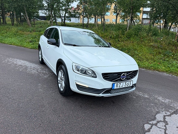 Volvo V60 Cross Country 3 of 19