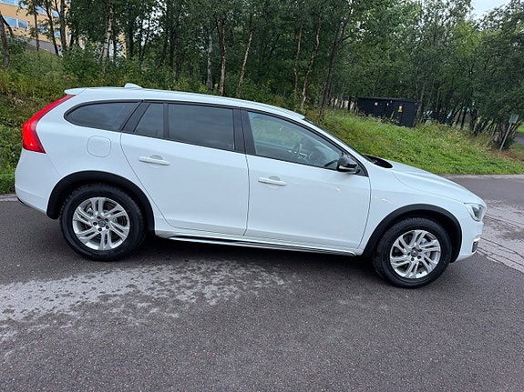 Volvo V60 Cross Country 6 of 19