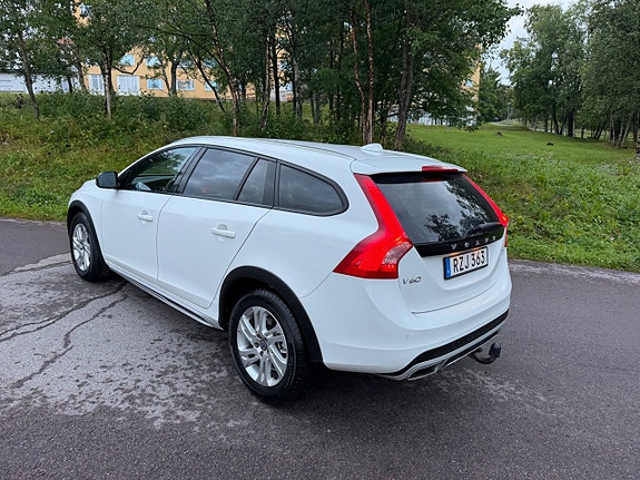 Volvo V60 Cross Country 13 of 19