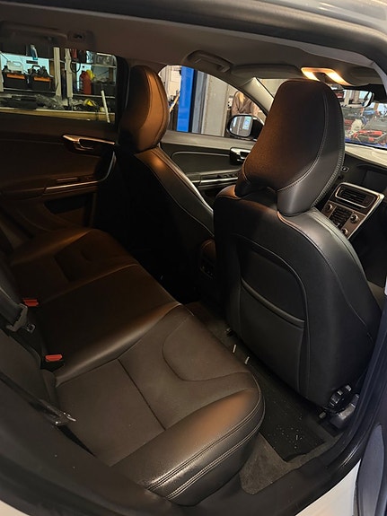 Volvo V60 Cross Country 17 of 19