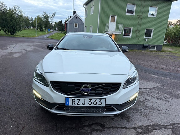 Volvo V60 Cross Country 10 of 19
