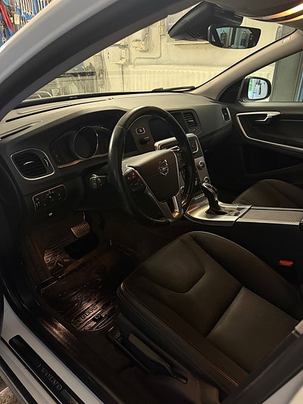 Volvo V60 Cross Country 15 of 19