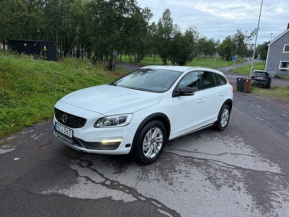 Volvo V60 Cross Country 11 of 19