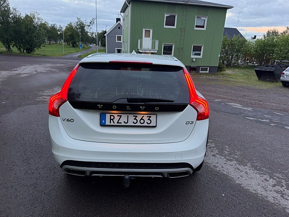 Volvo V60 Cross Country 9 of 19