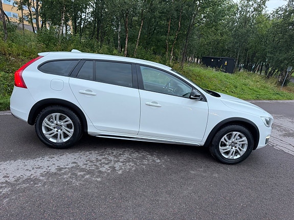 Volvo V60 Cross Country 5 of 19