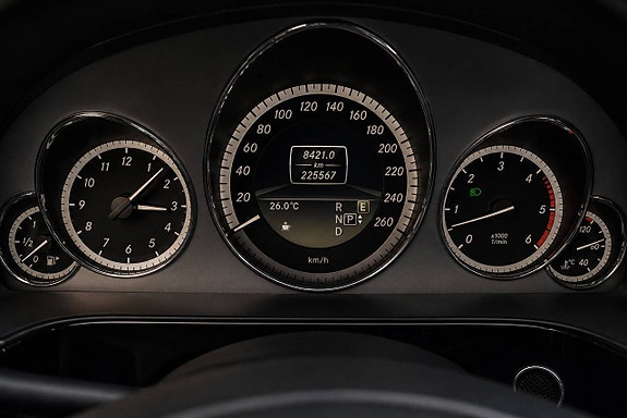 Mercedes-Benz E350 10 of 11