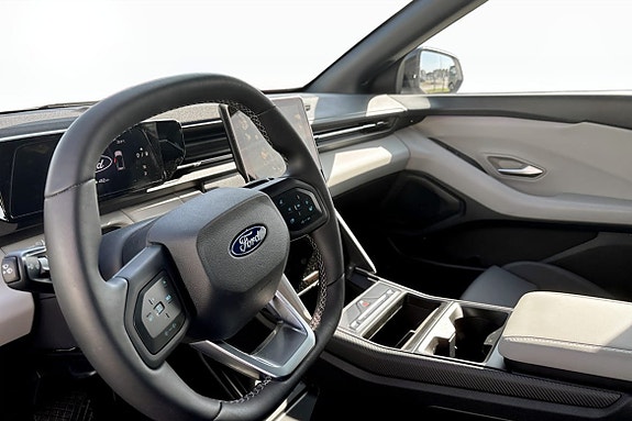 Ford Explorer 10 of 18
