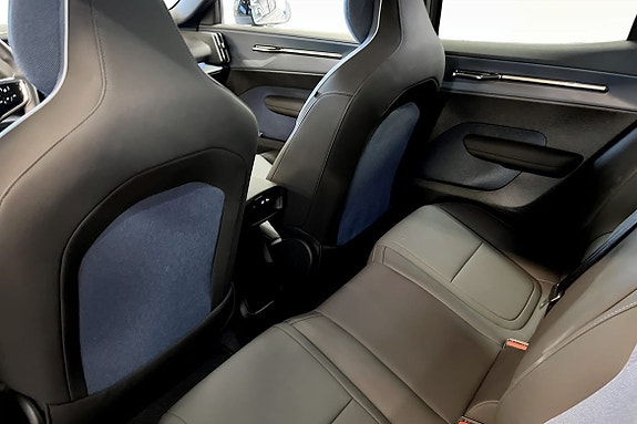 Volvo EX30 16 of 18