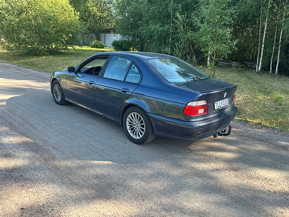 BMW 520i 3 of 15