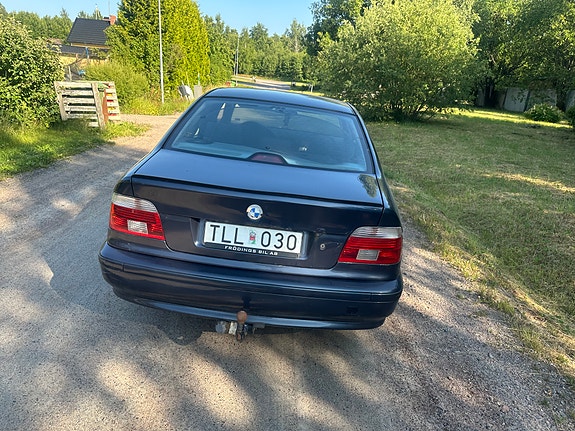 BMW 520i 4 of 15