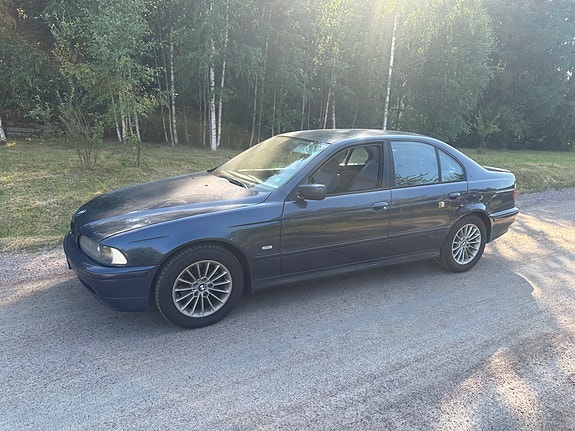 BMW 520i 2 of 15