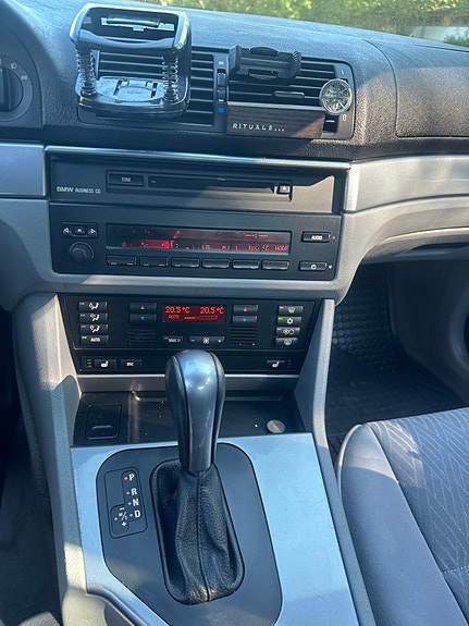 BMW 520i 9 of 15
