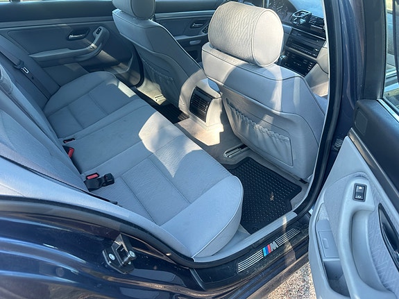 BMW 520i 11 of 15