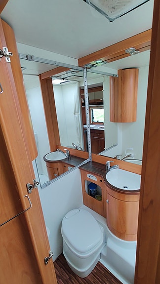 Hymer 11 of 14