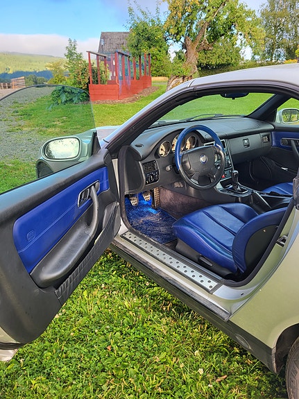 Mercedes-Benz SLK230 4 of 9