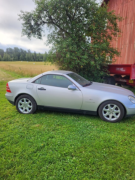 Mercedes-Benz SLK230 3 of 9