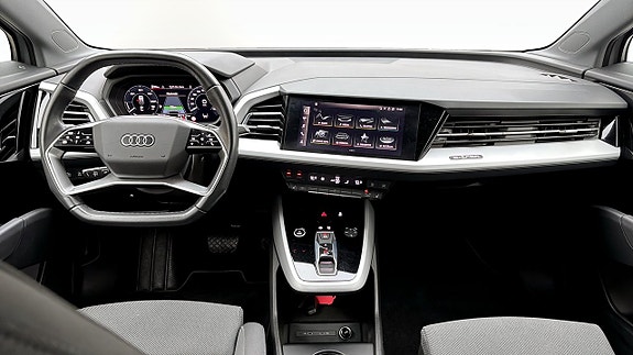 Audi Q4 e-tron 10 of 15