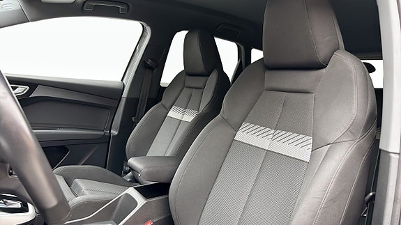 Audi Q4 e-tron 8 of 15