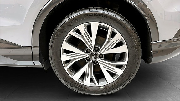 Audi Q4 e-tron 6 of 15