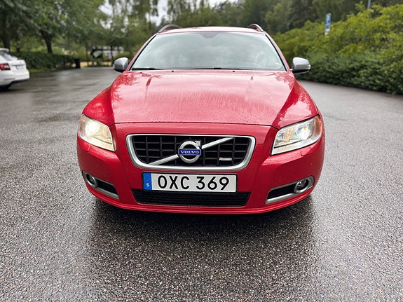 Volvo V70 2 of 16