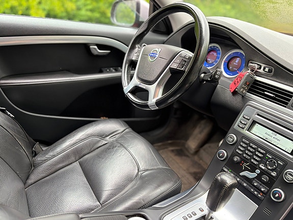 Volvo V70 10 of 16