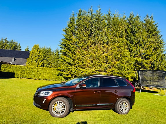 Volvo XC60 2 of 9