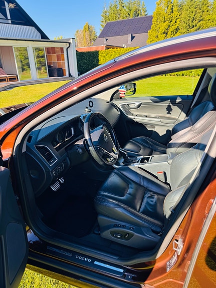 Volvo XC60 4 of 9