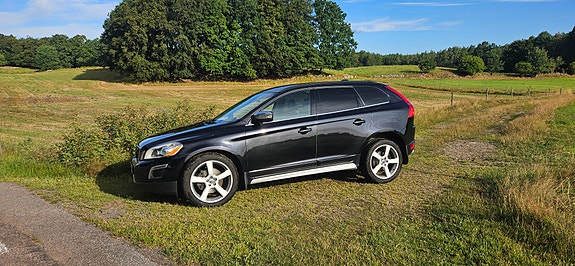 Volvo XC60 2 of 7