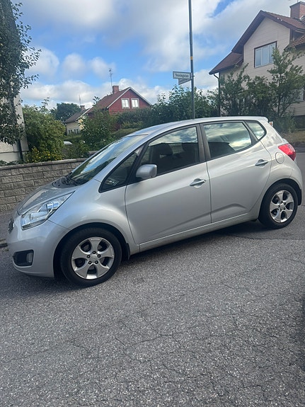 Kia Venga 2 of 5