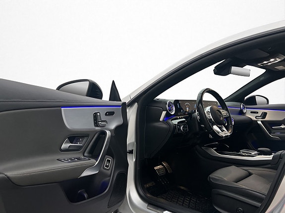 Mercedes-Benz CLA35 8 of 30