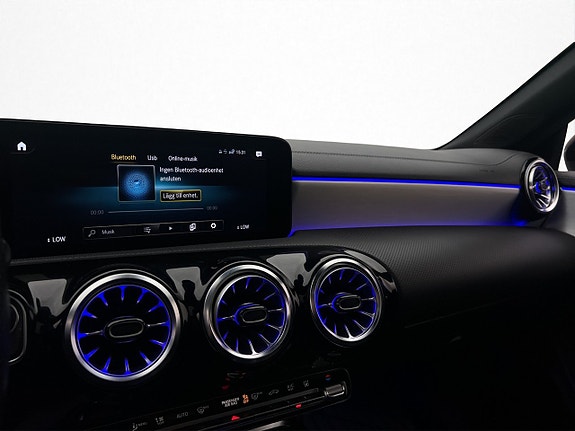 Mercedes-Benz CLA35 24 of 30