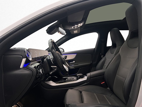Mercedes-Benz CLA35 9 of 30