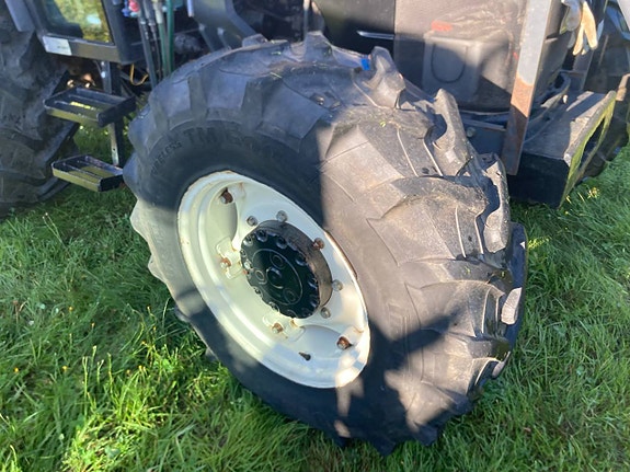 New Holland TD80D med lastare ENDAST 1328 timmar 8 of 12