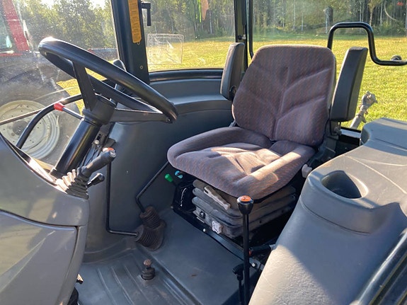 New Holland TD80D med lastare ENDAST 1328 timmar 9 of 12