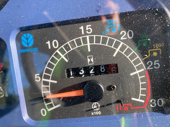 New Holland TD80D med lastare ENDAST 1328 timmar 11 of 12